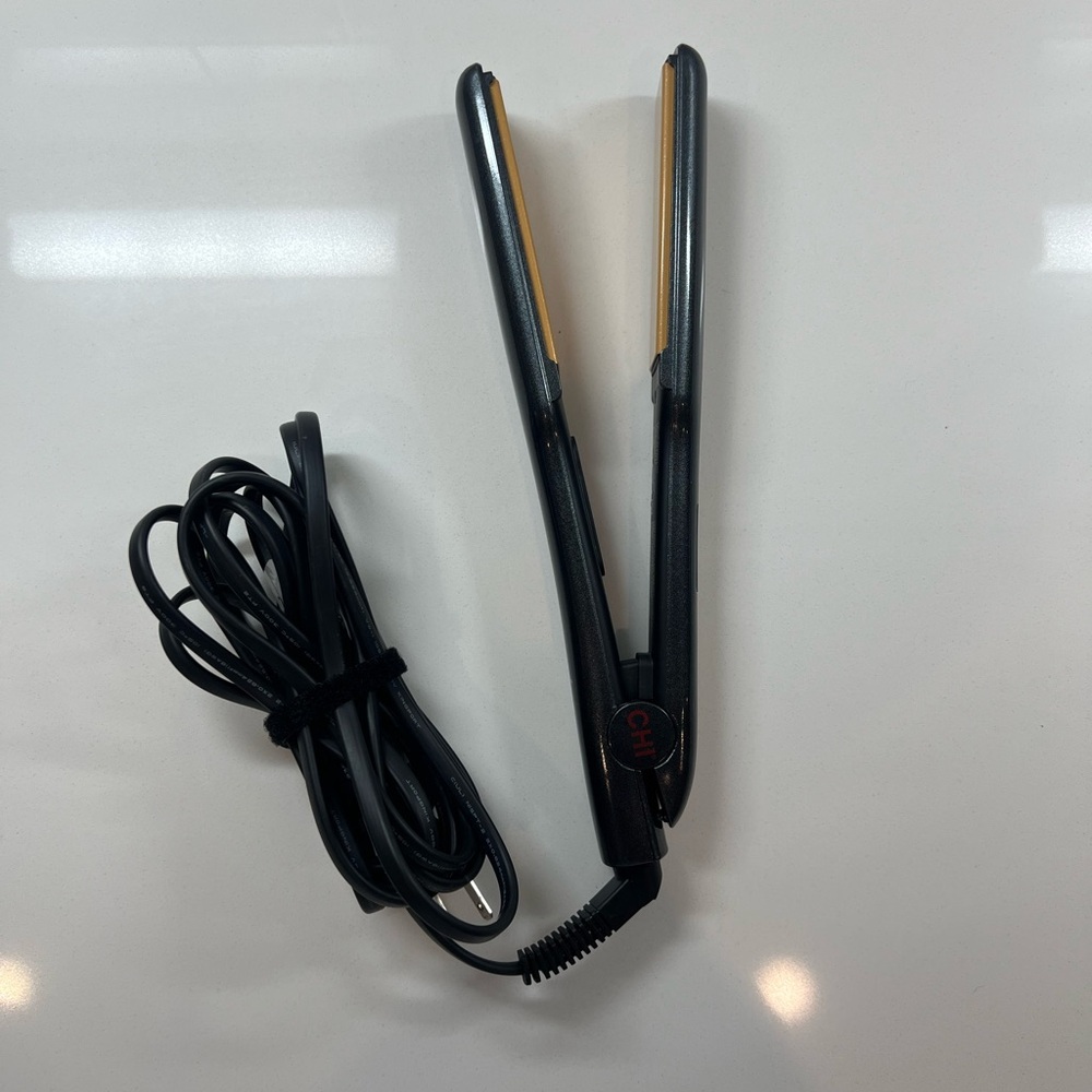 CHI G2 1.25 Inch Professional Digital Hairstyling Iron ceramic plates